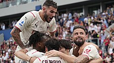 Hráči AC Milán slaví vedení nad protihráči ze Sassuoli v závěrečném kole Serie...