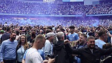 Atmosféra na hřišti Manchesteru City po zisku osmého titulu v klubové historii. | na serveru Lidovky.cz | aktuální zprávy