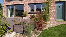 Majitelé se dnes sna�í, aby materiál truhlík� �i vyvý�ených záhon� byl ze...