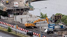 Demolice nájezdové rampy Barrandovského mostu ze Strakonické se blíí do...