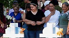 Pozůstalí oplakávají oběti úterní texaské střelby, jež se odehrála ve městě... | na serveru Lidovky.cz | aktuální zprávy