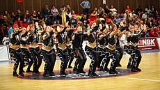Momentka z taneního vystoupení bhem ligového finále Nymburk - Opava
