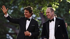 Tom Cruise a princ William na premiée filmu Top Gun: Maverick (Londýn, 19....