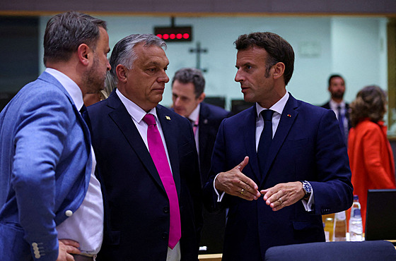 Maarský premiér Viktor Orbán a francouzský prezident Emmanuel Macron na...