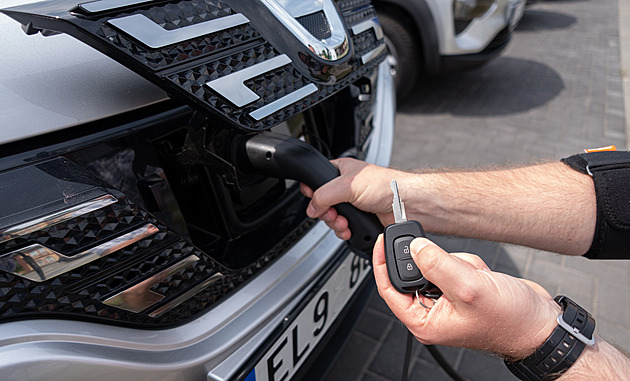 Dacia Spring. Vechny elektromobily Autonapl najdete vdy na pevném parkovacím...