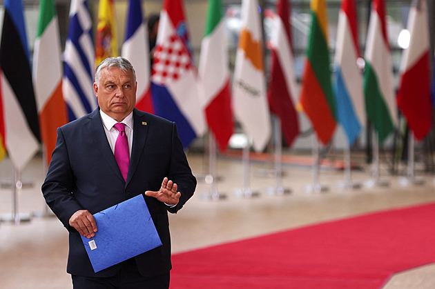 Nikdo vás tu nedrží, vzkázala EU Orbánovi po příměru k sovětské okupaci