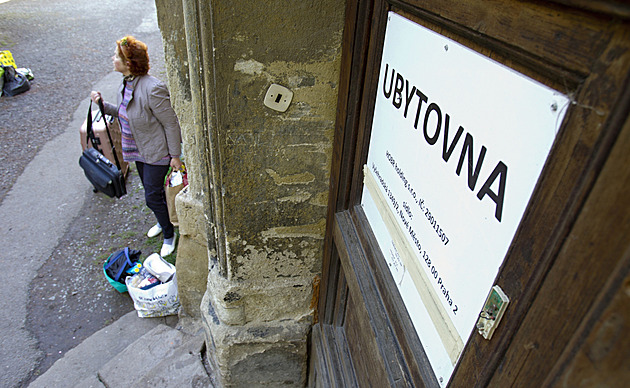 Ukrajinci ztratí bezplatné ubytování. Podle neziskovek hrozí, že řada z nich nebude mít ani existenční minimum