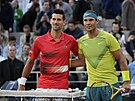 Srbský tenista Novak Djokovi (vlevo) a panl Rafael Nadal ped tvrtfinálovým...