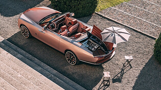 Druh ze t zakzkovch model Rolls-Royce Boat Tail se pedstavil na Concorso d'Eleganza Villa d'Este u italskho jezera Lago di Como.