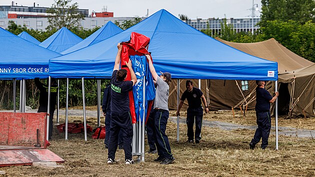 V pražských Malešicích stojí nové stanové městečko pro ukrajinské uprchlíky. (30. května 2022)