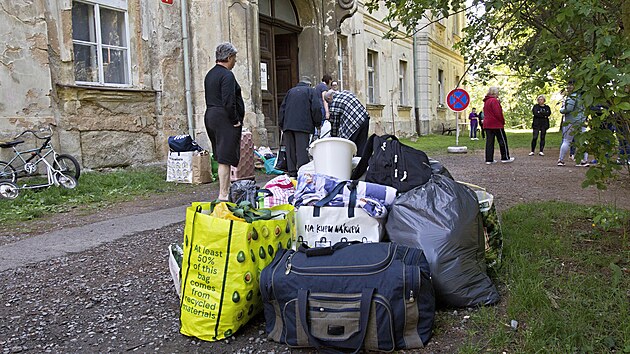 Sthovn ukrajinskch uprchlk z ubytovny v Plzni-Malesicch. Kraj se rozhodl poskytnout jim jin ubytovn kvli nejasnm vlastnickm pomrm. (31. kvtna 2022)