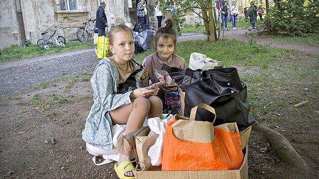 Sthovn ukrajinskch uprchlk z ubytovny v Plzni-Malesicch. Kraj se rozhodl poskytnout jim jin ubytovn kvli nejasnm vlastnickm pomrm. (31. kvtna 2022)