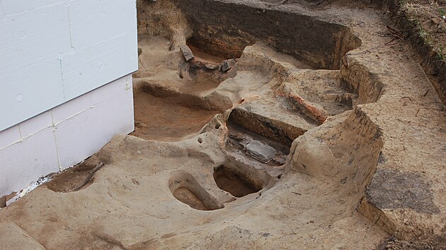 Pi przkumu lokality v Leanech archeologov odkryli mimo jin pozstatky ran stedovk chlebov pece.