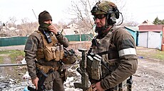 Čečenští vojáci zvláštního pluku pojmenovaného po Achmatu Kadyrovovi ve vesnici... | na serveru Lidovky.cz | aktuální zprávy