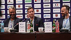 Petr Nedvěd, Roman Červenka a David Krejčí po příletu z mistrovství světa.