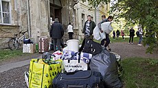 St�hování ukrajinských uprchlík� z ubytovny v Plzni-Malesicích. Kraj se rozhodl...
