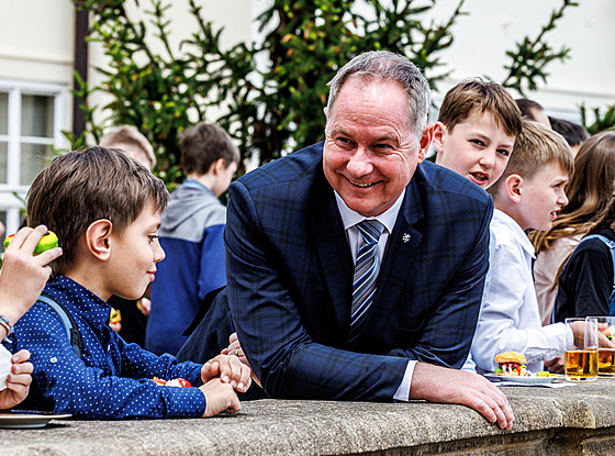 Premiér Petr Fiala (ODS) spole�n� s ministrem �kolství Petrem Gazdíkem (STAN),...