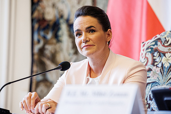 Prezident Milo� Zeman na Pra�ském hrad� p�ijal novou ma�arskou prezidentku...