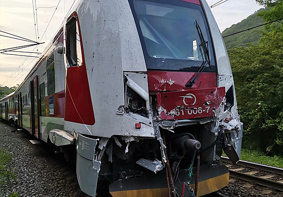 V ilinském kraji se mezi Vrútkami a Varínem srazily dva vlaky. (3. ervna 2022)