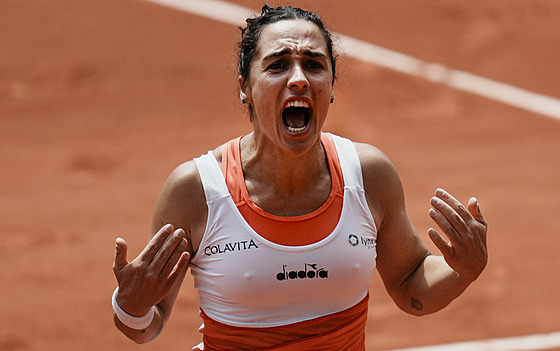 Italka Martina Trevisanová slaví postup do semifinále Roland Garros.