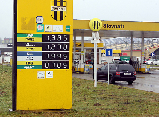 erpací stanice Slovnaft ve slovenském Púchov (ilustraní snímek)