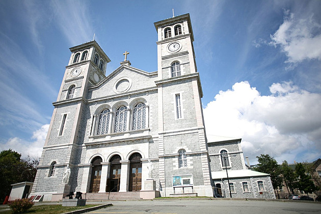 Katolická církev prodává v Kanadě kostely, nemá peníze pro oběti zneužívání
