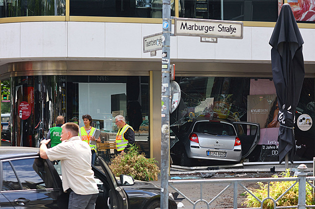 V Berlíně vjelo auto do davu, jeden člověk zemřel, několik dalších je zraněno