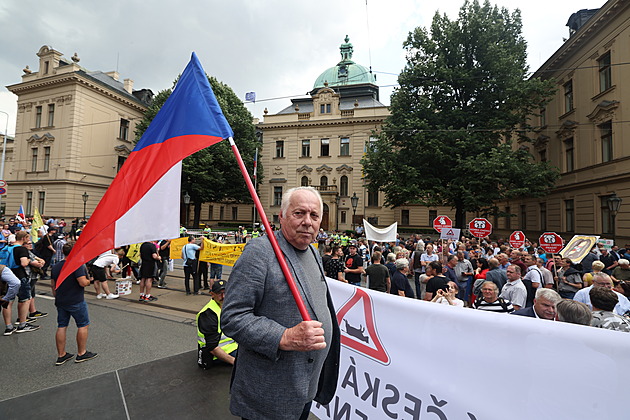 Píše o zemědělství, říká odborář Dufek, proč pozval dezinformátora na protest