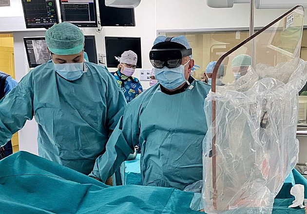Chirurgové v Brazílii oddělili siamská dvojčata pomocí virtuální reality