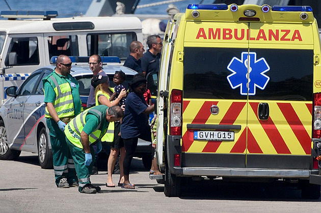 Na Maltě havarovali tři čeští motorkáři. Žena v nemocnici bojuje o život