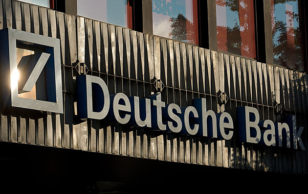 Nervozita roste. Padající Deutsche Bank stáhla dolů korunu i pražskou burzu