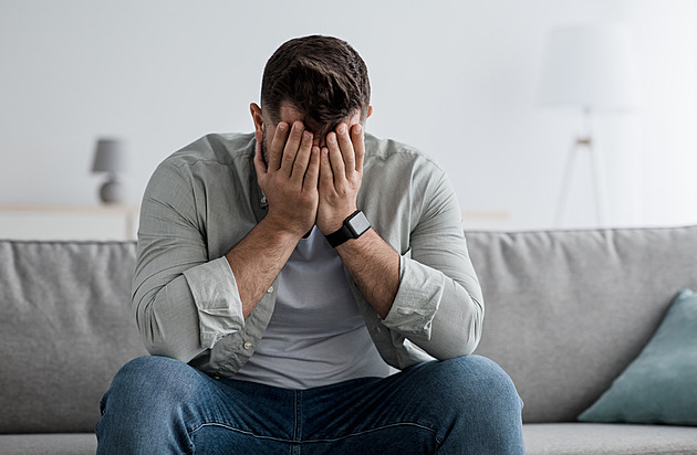 Brblání, deprese i bláznivé nápady. Když na muže dolehne krize středního věku