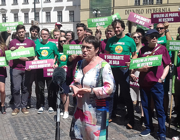Bydlení je právo, ne byznys, zahájila Šabatová kampaň ČSSD a Zelených