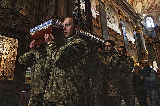 Sto dnů války: Ukrajina hraje o přežití, Putin spoléhá na lhostejnost světa