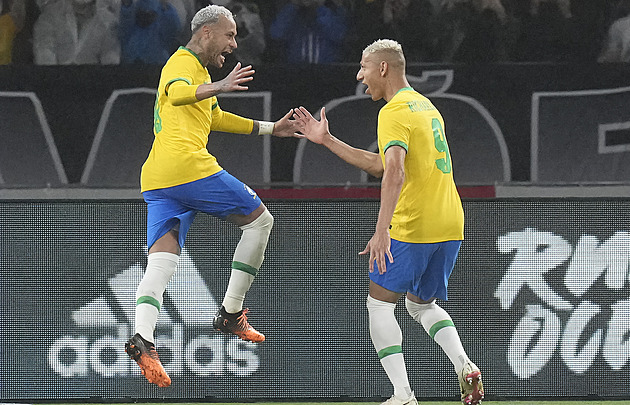 Neymar se po další penaltě přiblížil na tři góly Pelého rekordu