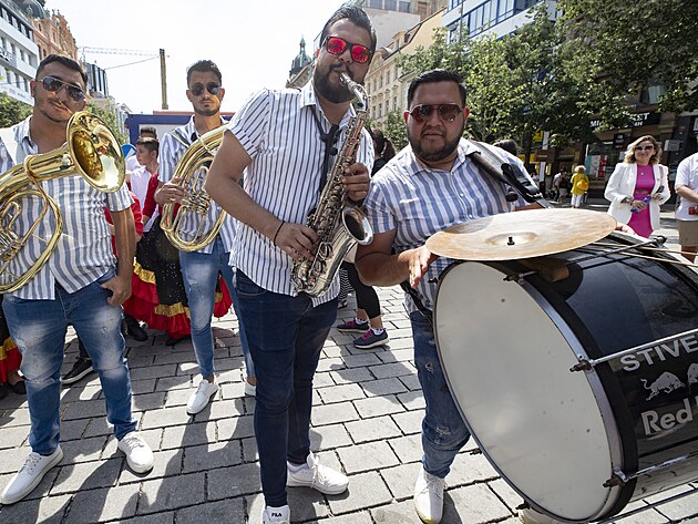 Nebo izraelsk� kvartet Mediterranean Gypsy Swing Experience �i dechov� uskupen�...