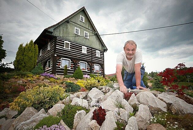 Velký Grunov, 26. 5. 2022, Miroslav Tomek, Skalkové miniarboretum FOTO: MAFRA -...