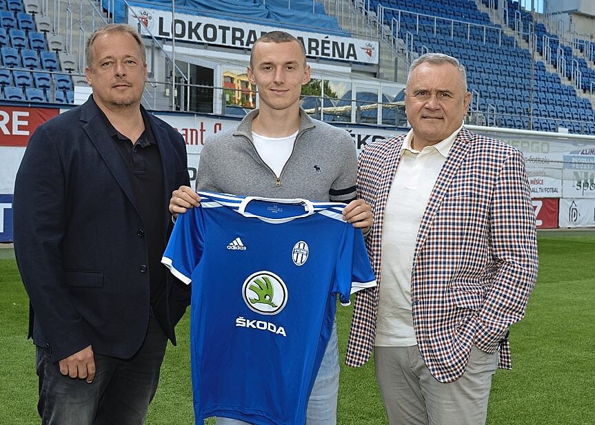 Spolu s mladým zálo�níkem Denisem Darmovzalem stojí �éf mladoboleslavského...