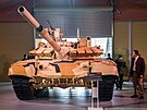Ruská modernizace tanku T-72, exportní subvarianta typu B3, na ní jsou...