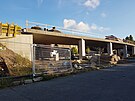 V�stavba nov�ho mostu p�es Mezibo�skou ulici v Litv�nov�. (28. z��� 2021)