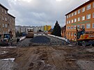 V�stavba nov�ho mostu p�es Mezibo�skou ulici v Litv�nov�. (29. listopadu 2021)