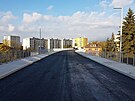 Tm hotov nov most pes Meziboskou ulici v Litvnov. (23. dubna 2022)