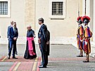 Premiér Petr Fiala pi píjezdu do Vatikánu (9. ervna 2022)
