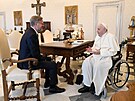 Premiéra Petra Fialu pijal ve Vatikánu pape Frantiek. (9. ervna 2022)
