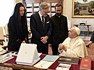 Premiér Petr Fiala v doprovodu manelky Jany na setkání s papeem Frantikem v...