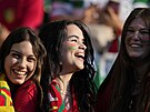 Portugalské fanynky v Lisabonu sledují utkání Ligy národ proti esku.