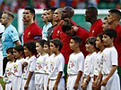 Portugaltí fotbalisté ped výkopem duelu Ligy národ proti esku.