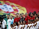 Portugaltí fotbalisté ped výkopem duelu Ligy národ proti esku.