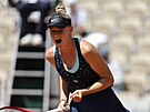 Lucie Havlíková oslavuje fiftýn ve finále juniorského Roland Garros proti...
