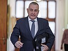 Ministr prmyslu Jozef Síkela pichází na jednání vlády. (13. dubna 2022)
